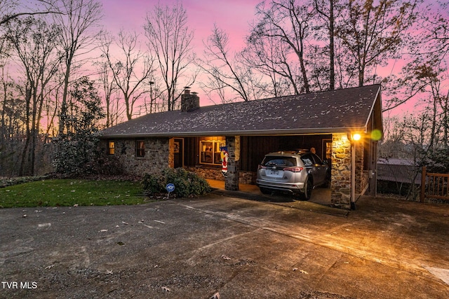 ranch-style house featuring a lawn and a garage