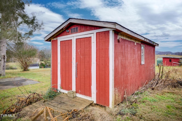 view of outbuilding with a yard