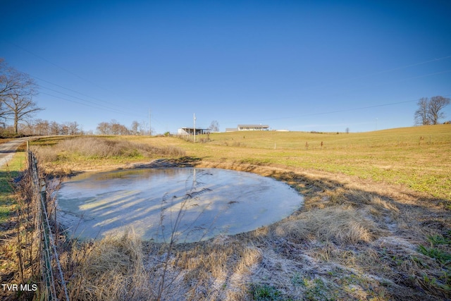 view of yard featuring a rural view