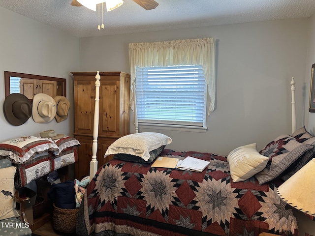 bedroom featuring a textured ceiling and ceiling fan