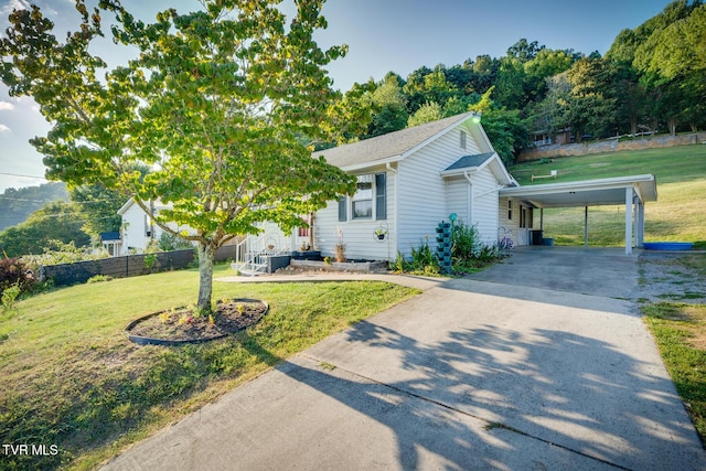 view of front of home with a front lawn and a carport