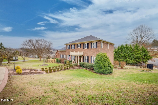 view of front facade featuring a front lawn