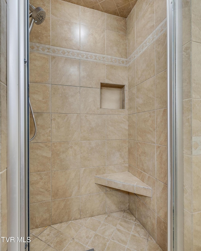 bathroom featuring tiled shower