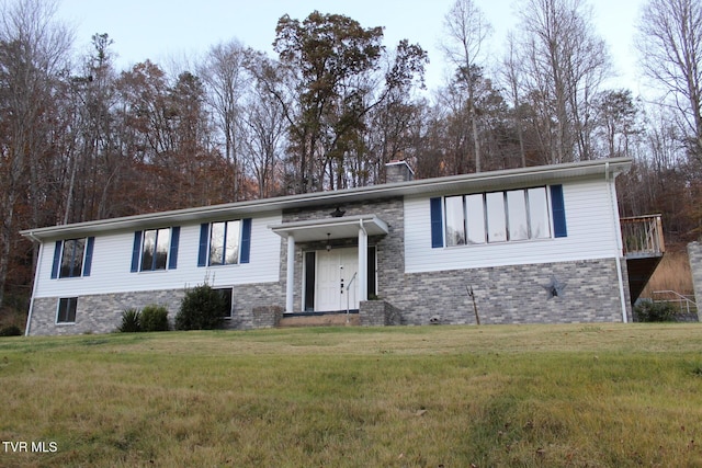 bi-level home with a front yard