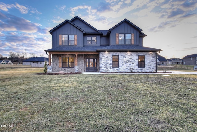 view of front facade with a front lawn