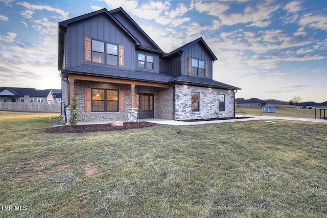 craftsman-style house featuring a lawn