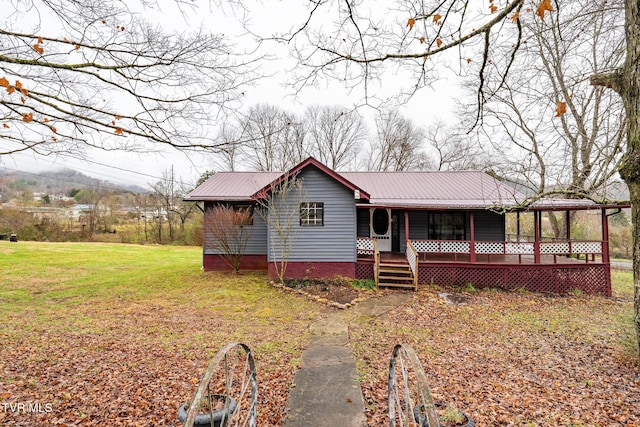 view of front facade featuring a front lawn and covered porch