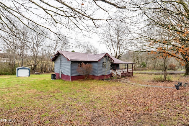 exterior space featuring a lawn