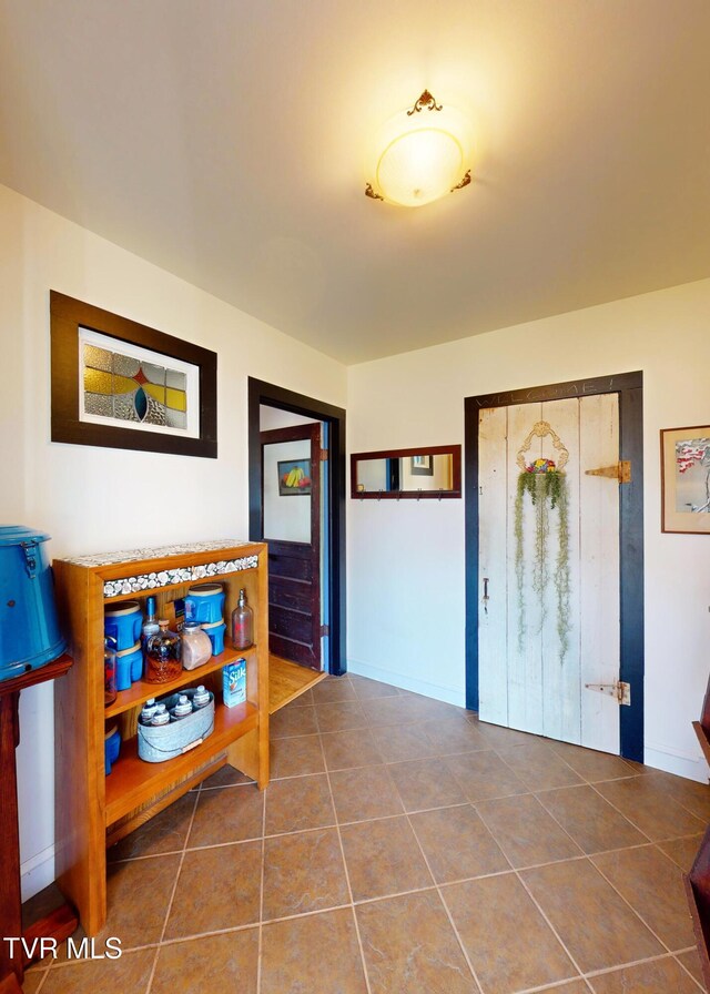 tiled entrance foyer with baseboards