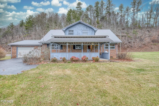 view of front of house featuring a front yard, a porch, and a garage