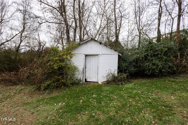 view of outdoor structure with a yard