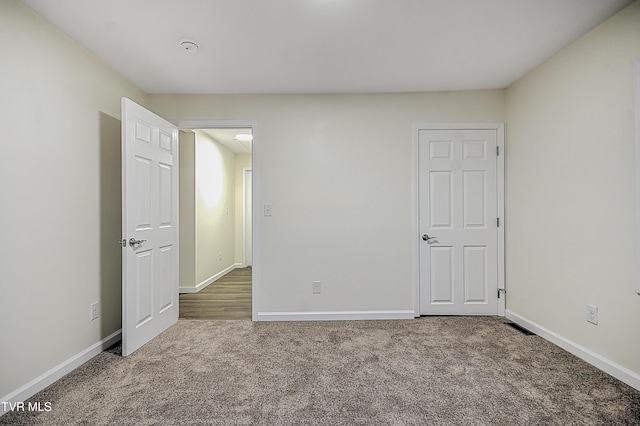 unfurnished bedroom featuring carpet flooring