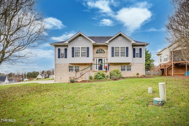 bi-level home featuring a front yard