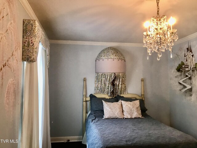 unfurnished bedroom featuring an inviting chandelier and crown molding