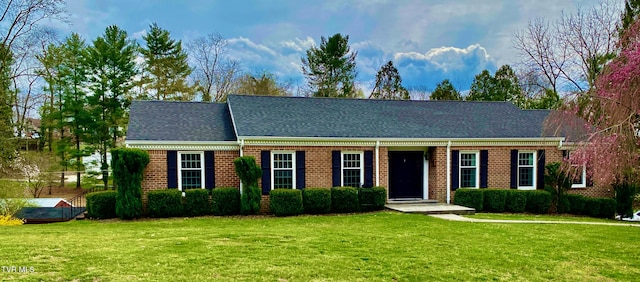 148 NE Hill Dr, Abingdon, VA 24210 - view of front of home featuring brick siding and a front lawn