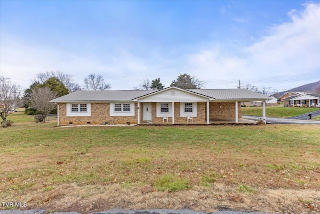 single story home featuring a front lawn