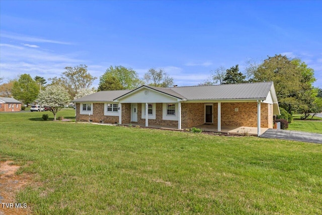 212 Mayflower Rd, Johnson City, TN 37601 - ranch-style house with a porch, aphalt driveway, brick siding, and a front yard
