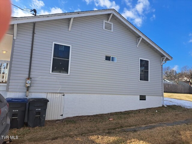 321 Glen Ave, Kingsport, TN 37665 - view of home's exterior with fence and crawl space