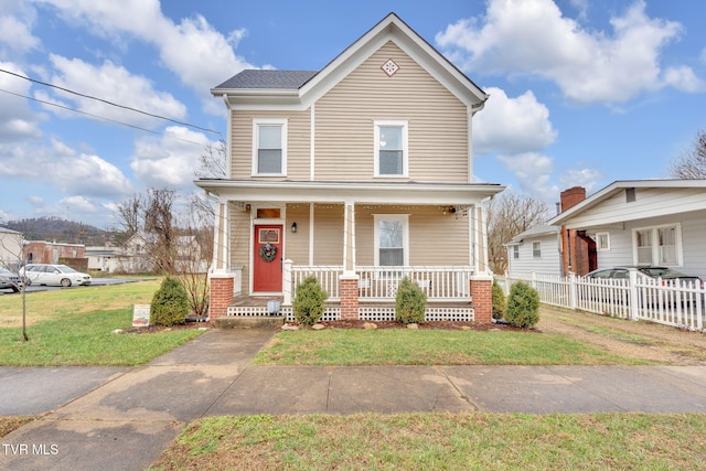 front of property with a front lawn