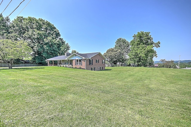 view of front facade featuring a front lawn