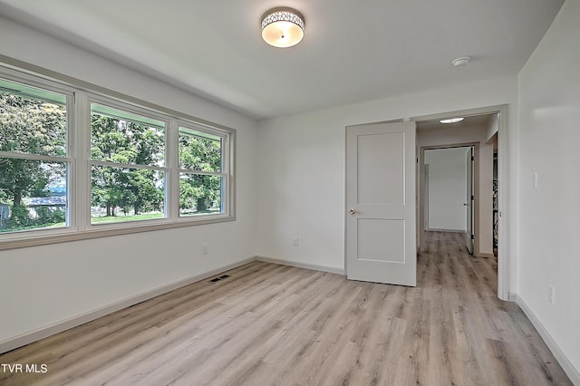 unfurnished room featuring light hardwood / wood-style floors