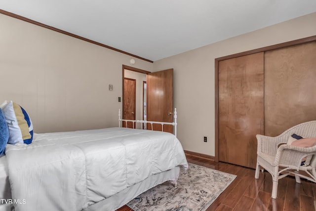 bedroom featuring a closet