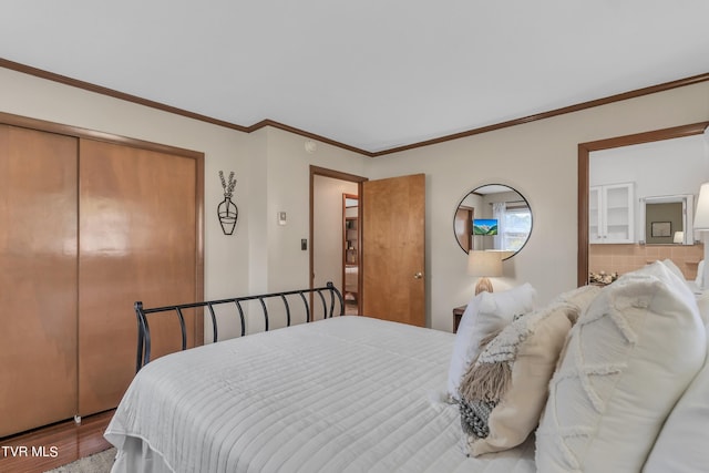 bedroom featuring crown molding, a closet, and hardwood / wood-style flooring