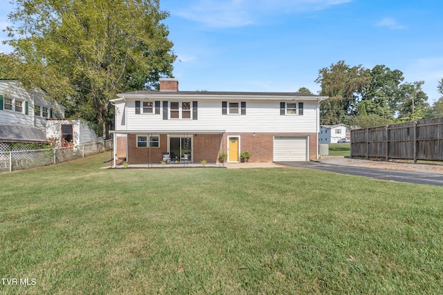 view of front facade featuring a garage and a front lawn