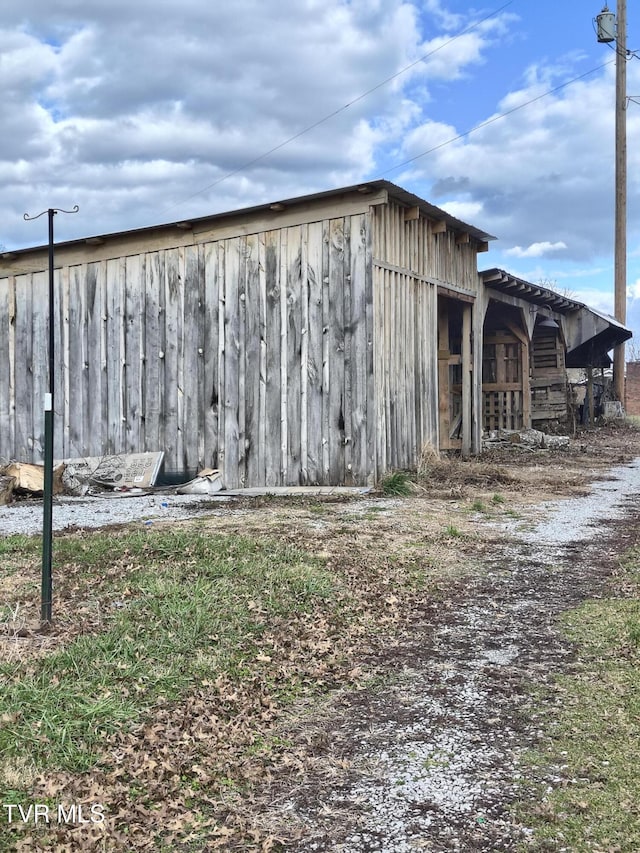 view of outdoor structure