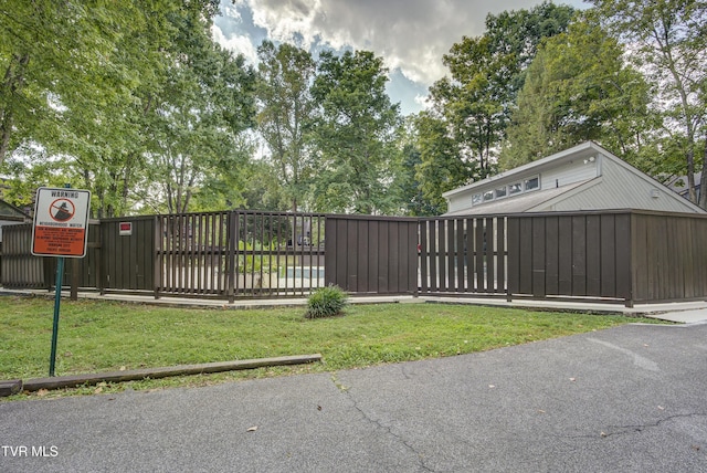 view of gate featuring a lawn