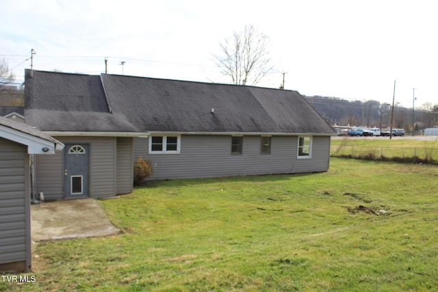 back of house featuring a yard