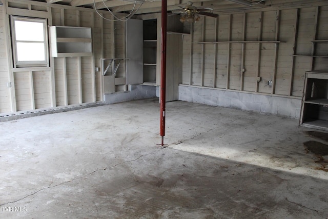 garage featuring ceiling fan