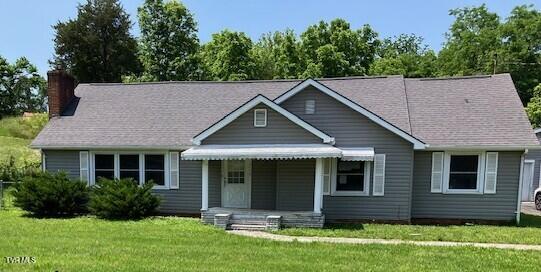 4112 Sullivan Gardens Dr, Kingsport, TN 37660 - view of front of property featuring a chimney and a front lawn