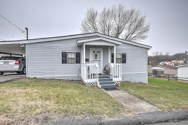 view of front of property featuring a front yard and a carport