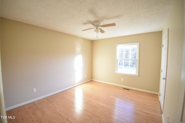 unfurnished room featuring a textured ceiling, light hardwood / wood-style flooring, and ceiling fan