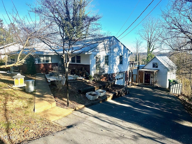 view of front facade featuring a garage