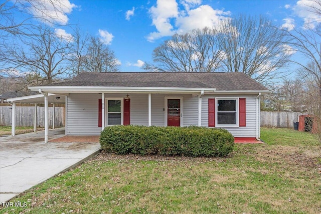 view of front of house featuring covered porch, a front lawn, and a carport