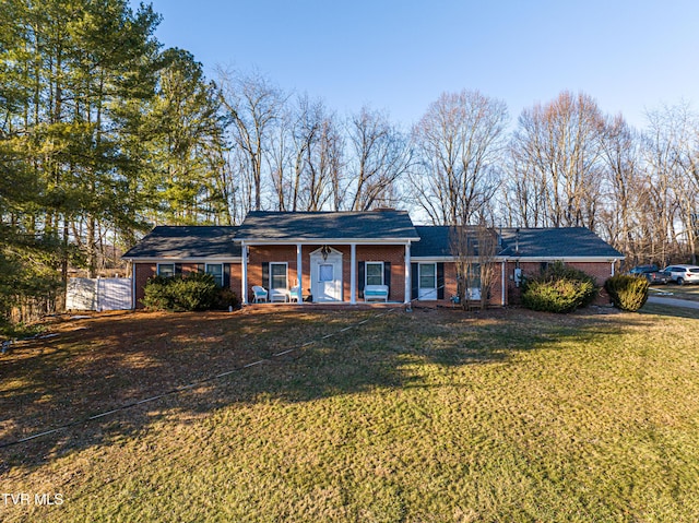 view of front of home with covered porch and a front lawn