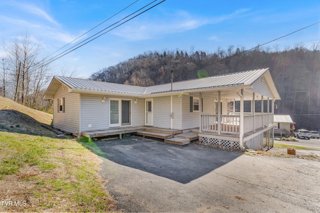 view of front of property featuring covered porch