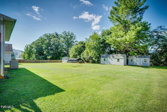 view of yard with a shed