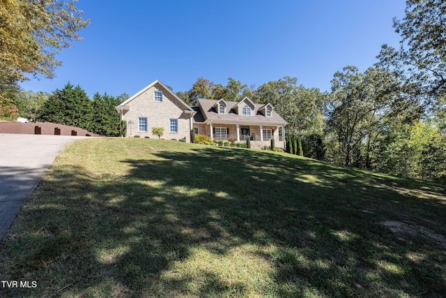 view of front of property with a front lawn