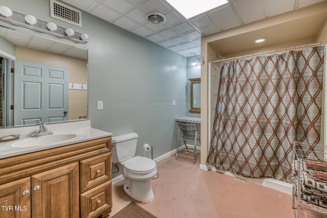 bathroom featuring visible vents, baseboards, toilet, and curtained shower