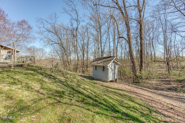view of yard featuring a storage shed and an outdoor structure