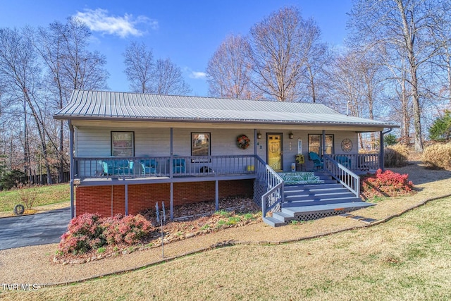 view of front of home with covered porch and a front yard