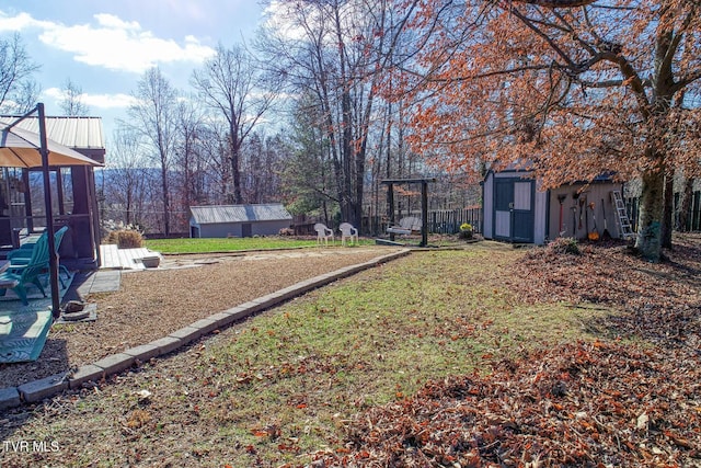 view of yard with a storage unit