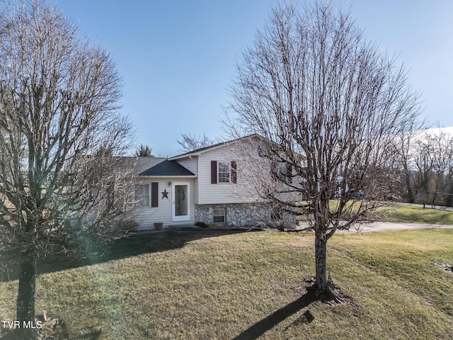 split level home featuring a front yard