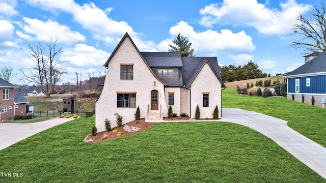 view of front of house with a front lawn