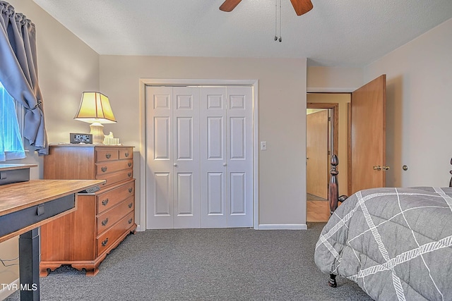 bedroom featuring carpet, ceiling fan, a textured ceiling, and a closet