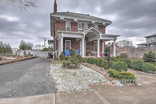 view of front facade featuring a porch