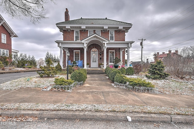 view of front of property featuring a porch